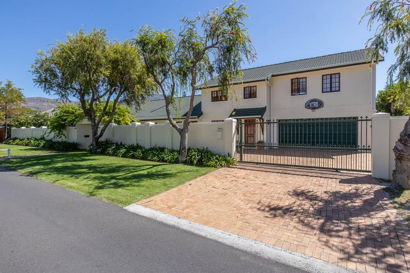 5 Bedroom Property for Sale in Tokai Western Cape